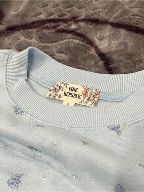 Pink Republic Light Blue Floral Crewneck Sweater Top